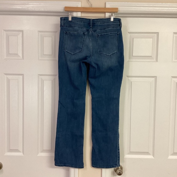 ♥️CLOSET CLEAROUT♥️ Old Navy Medium Wash Mid Rise Bootcut Jeans - Picture 6 of 7
